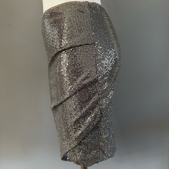 Asymmetrical sequin gold skirt- no size tag - Picture 2 of 4